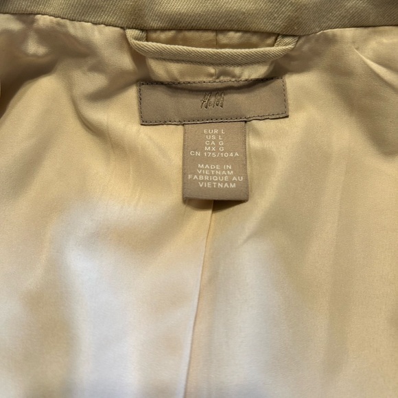 H&M cream blazer; large; great condition. - Picture 3 of 3